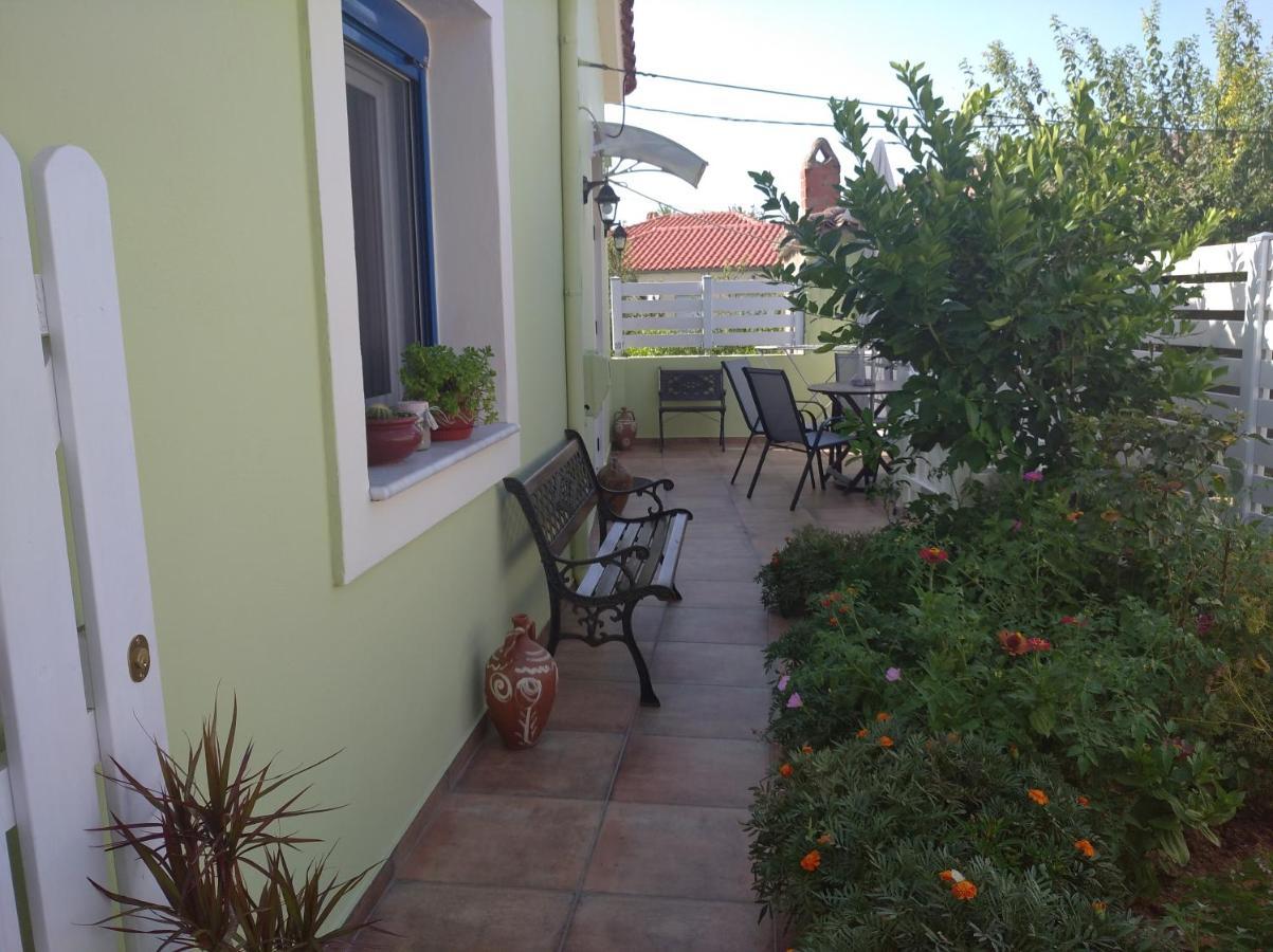 Granny'S Home Roussopoulio Esterno foto