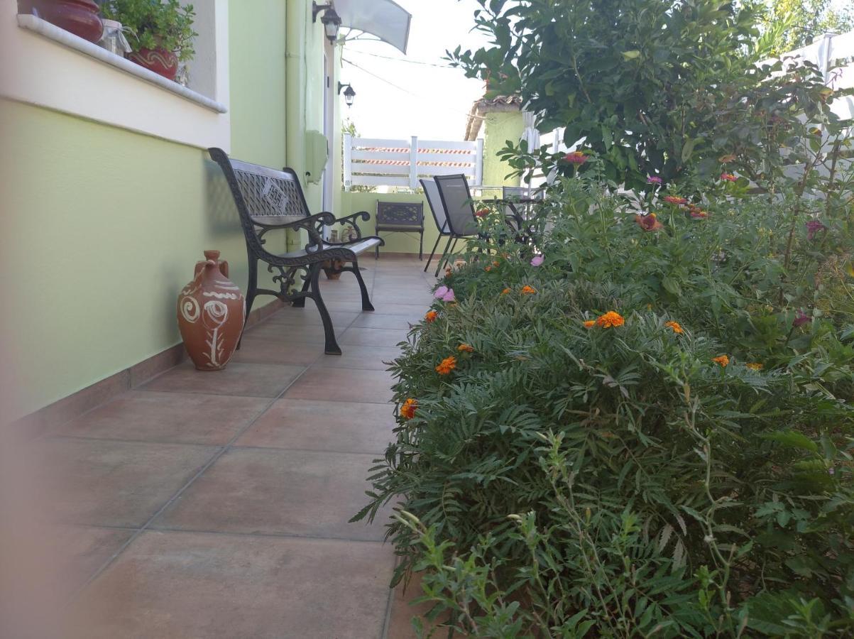 Granny'S Home Roussopoulio Esterno foto