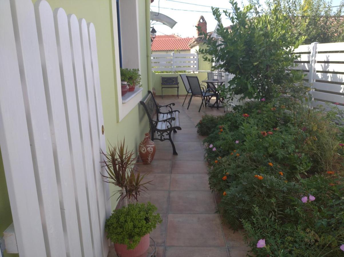 Granny'S Home Roussopoulio Esterno foto